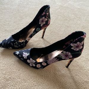 Ted baker pumps size 40.5.(9 US)